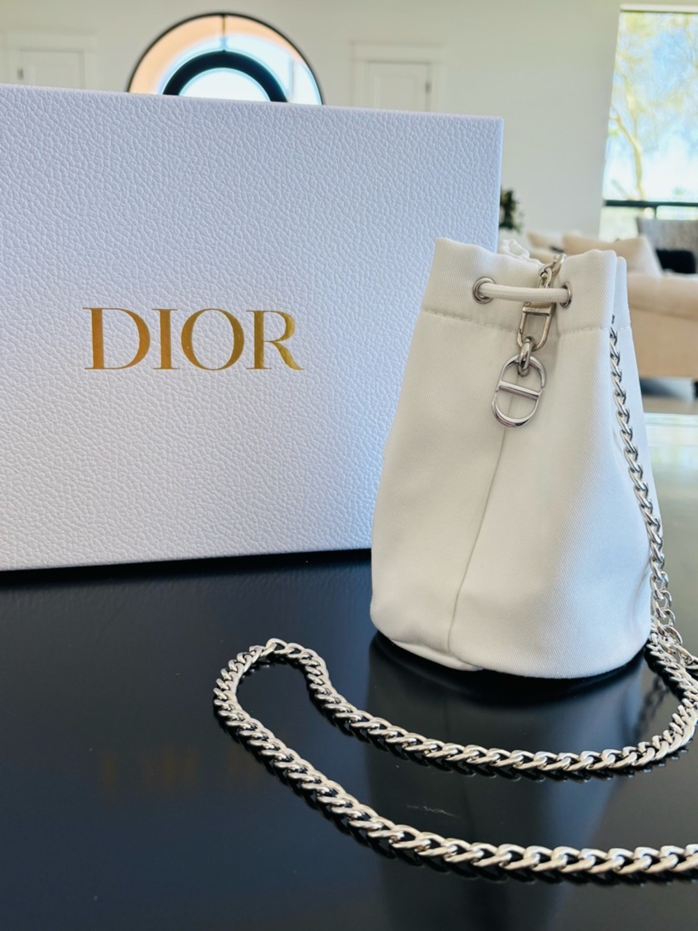 DIOR Beauty Bucket Bag + Charm & Hardware - Picture 2 of 4